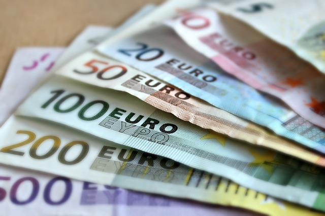 海外　旅行　両替　詐欺　対策　ユーロ　ドル