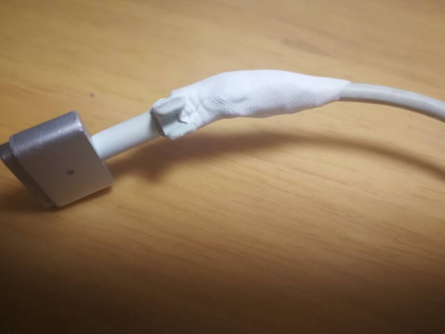 suguru　MacBook　コード　断線　修理