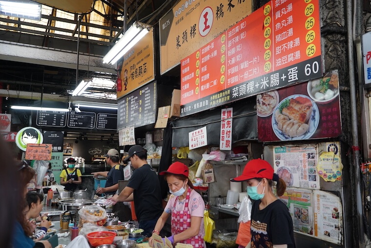 台湾・台中のおすすめB級グルメまとめ　台中第二市場　王家菜頭粿糯米腸