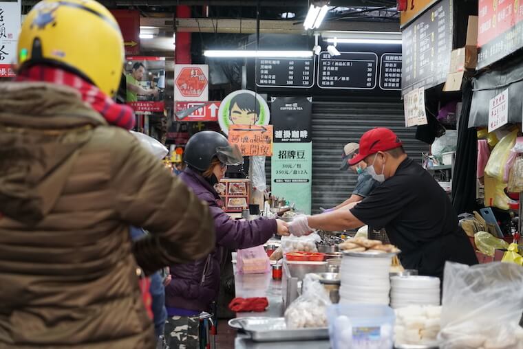 台湾・台中のおすすめB級グルメまとめ　台中第二市場　王家菜頭粿糯米腸