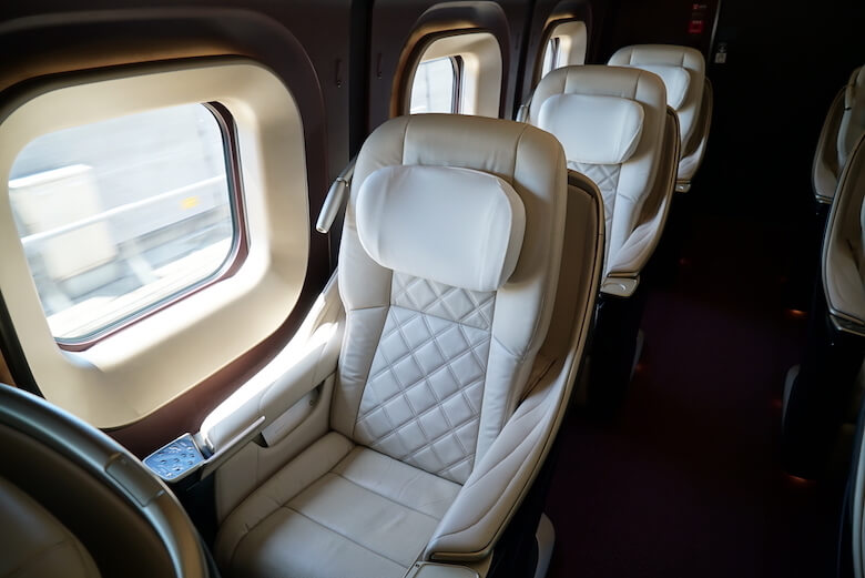 新幹線のファーストクラスこと「グランクラス」体験ブログ。料金、予約、乗り心地、食事、サービスについて。