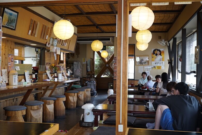 長野飯山駅の「富倉そば」は蕎麦と笹ずしがおすすめ